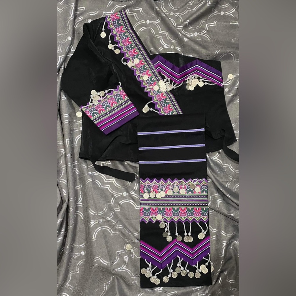 Off the Shoulder Hmong Top w/ Sev